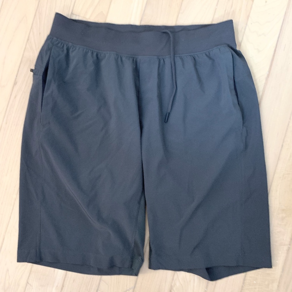 Lulu Lemon Mens Athletic Short: T.H.E. Linerless Short 11"